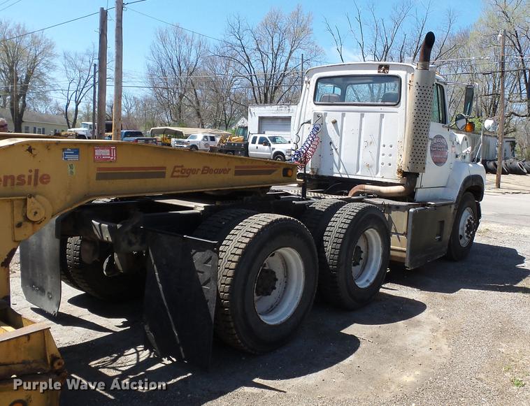 image for item DB7167 1988 Ford L9000 semi truck