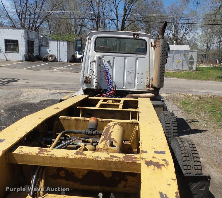 image for item DB7167 1988 Ford L9000 semi truck