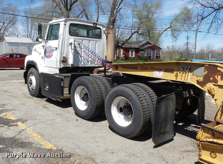 image for item DB7167 1988 Ford L9000 semi truck