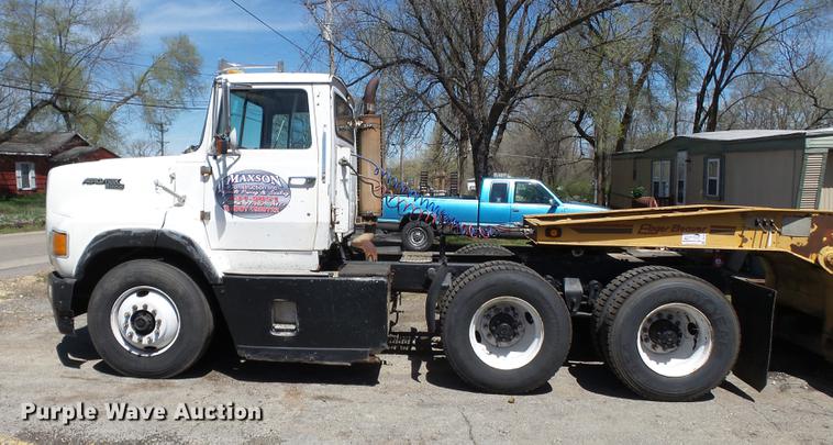 image for item DB7167 1988 Ford L9000 semi truck