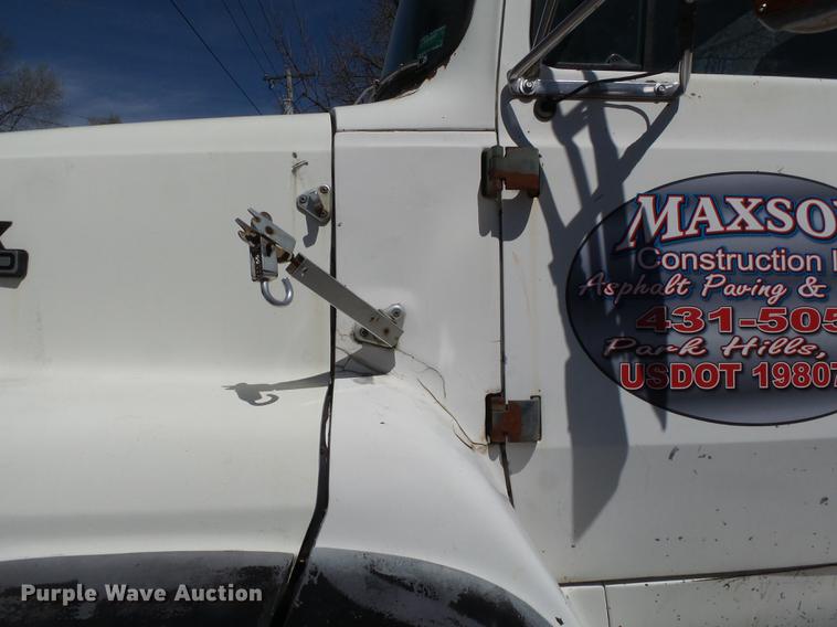 image for item DB7167 1988 Ford L9000 semi truck