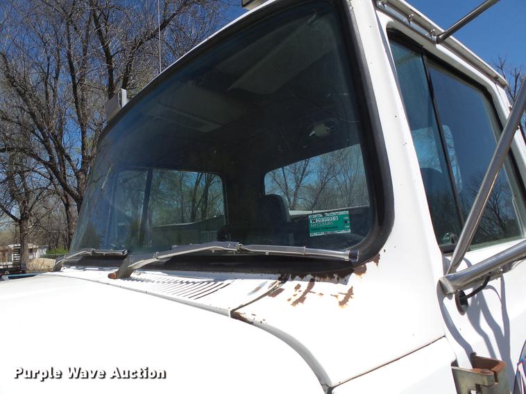 image for item DB7167 1988 Ford L9000 semi truck