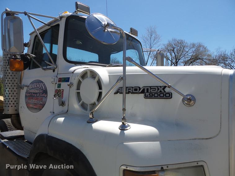 image for item DB7167 1988 Ford L9000 semi truck