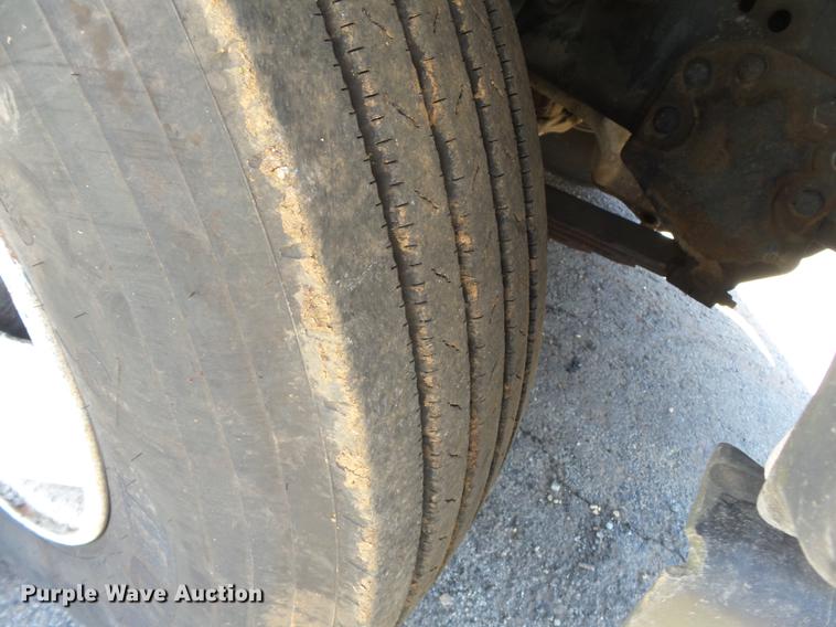 image for item DB7167 1988 Ford L9000 semi truck