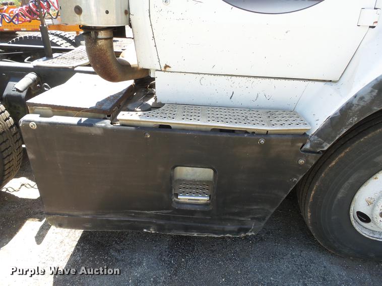 image for item DB7167 1988 Ford L9000 semi truck