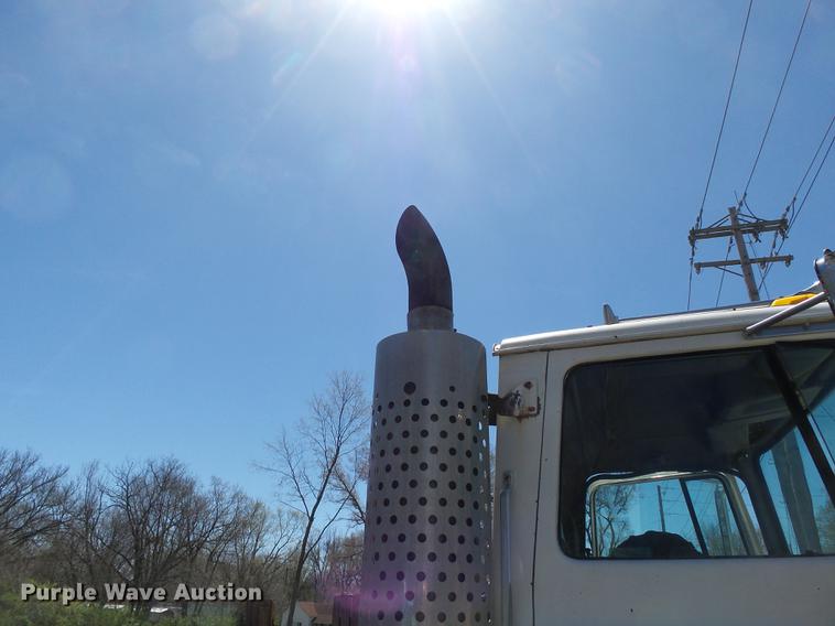 image for item DB7167 1988 Ford L9000 semi truck