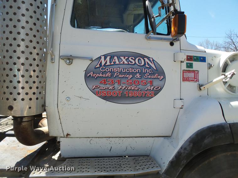 image for item DB7167 1988 Ford L9000 semi truck