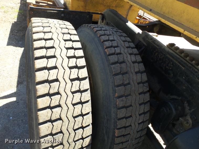 image for item DB7167 1988 Ford L9000 semi truck