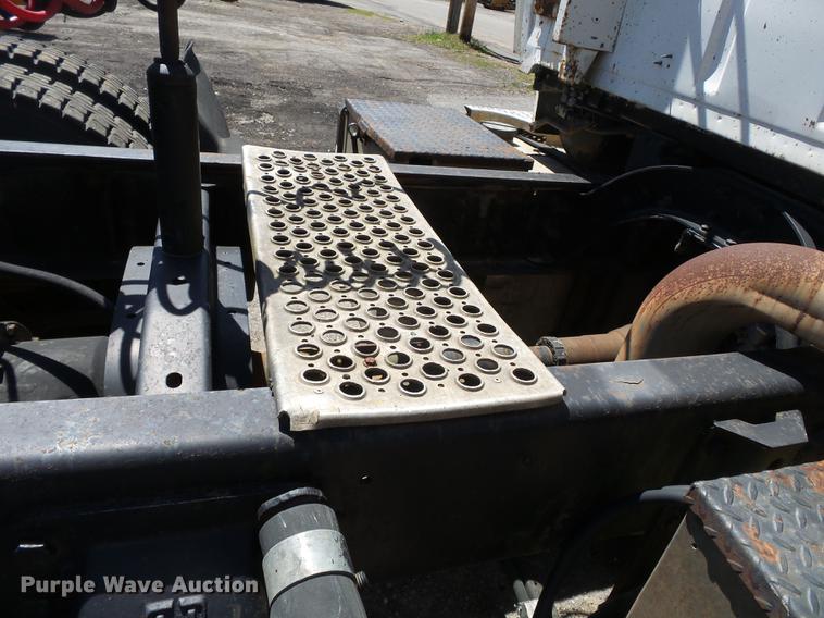 image for item DB7167 1988 Ford L9000 semi truck