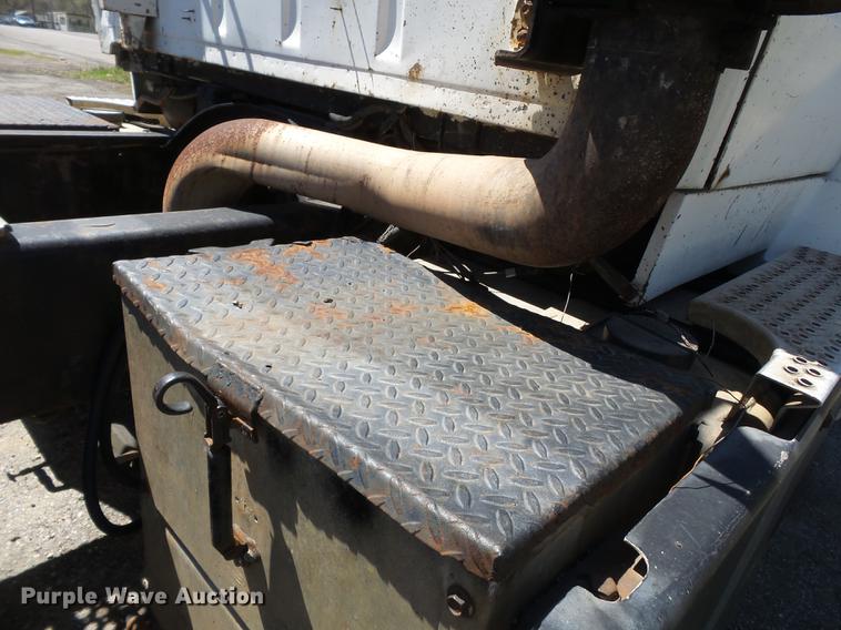 image for item DB7167 1988 Ford L9000 semi truck