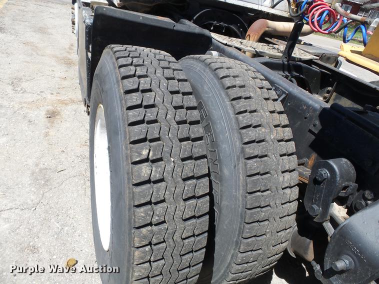 image for item DB7167 1988 Ford L9000 semi truck