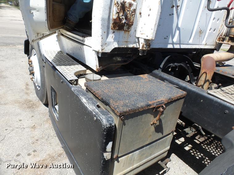 image for item DB7167 1988 Ford L9000 semi truck