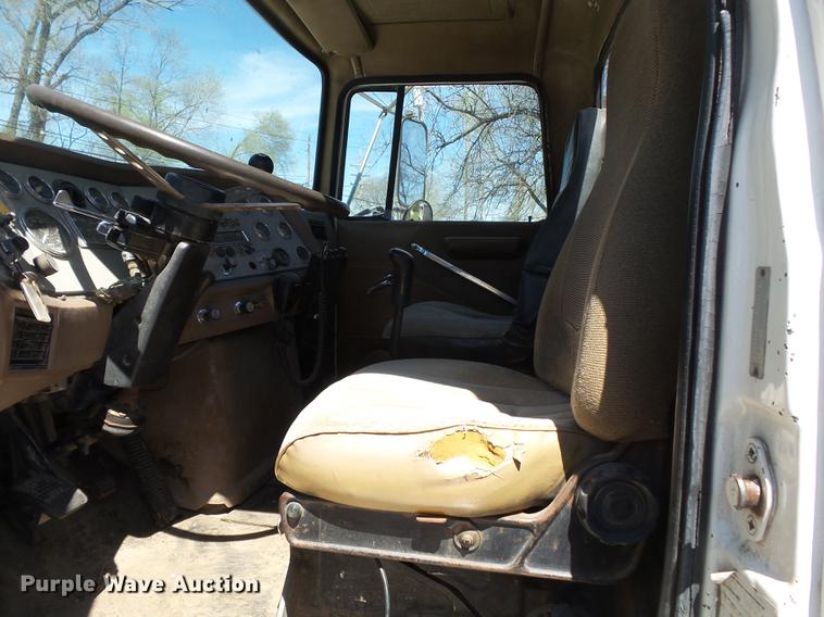 image for item DB7167 1988 Ford L9000 semi truck