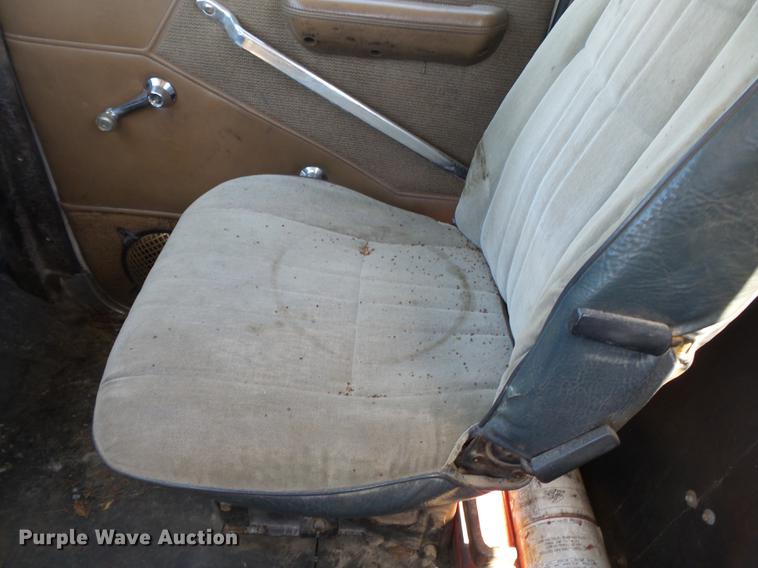 image for item DB7167 1988 Ford L9000 semi truck