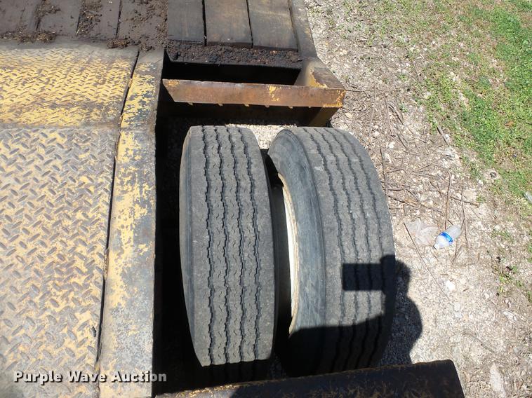 image for item DB7168 1989 Eager Beaver 356SL lowboy equipment trailer