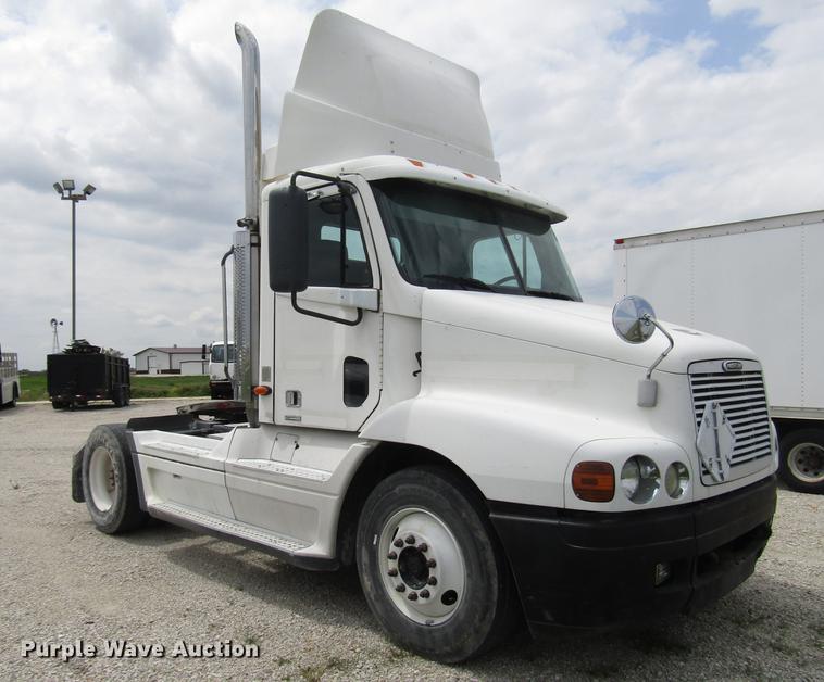image for item DC4259 2002 Freightliner Century Class ST112 semi truck