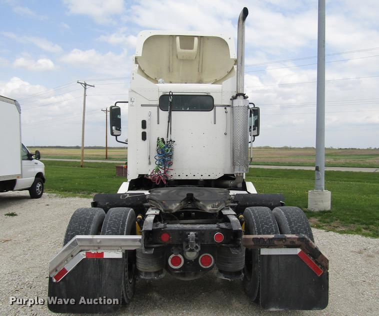 image for item DC4259 2002 Freightliner Century Class ST112 semi truck