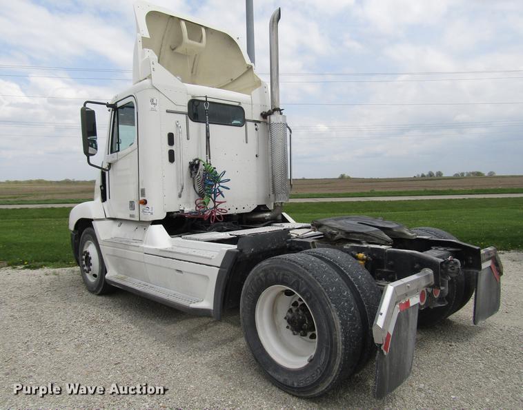 image for item DC4259 2002 Freightliner Century Class ST112 semi truck