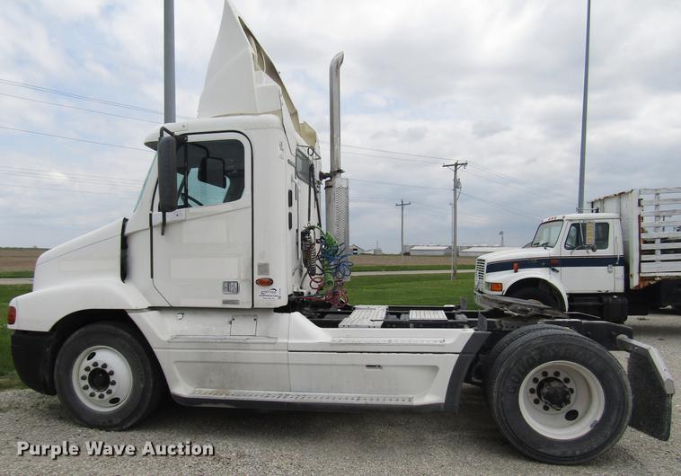 image for item DC4259 2002 Freightliner Century Class ST112 semi truck