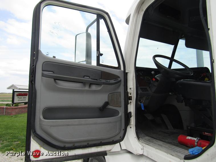 image for item DC4259 2002 Freightliner Century Class ST112 semi truck