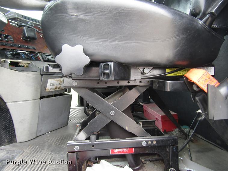 image for item DC4259 2002 Freightliner Century Class ST112 semi truck