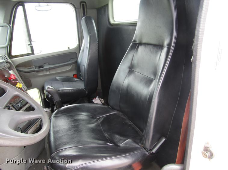 image for item DC4259 2002 Freightliner Century Class ST112 semi truck