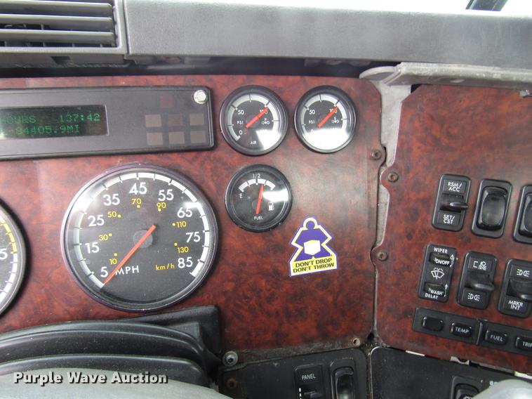 image for item DC4259 2002 Freightliner Century Class ST112 semi truck