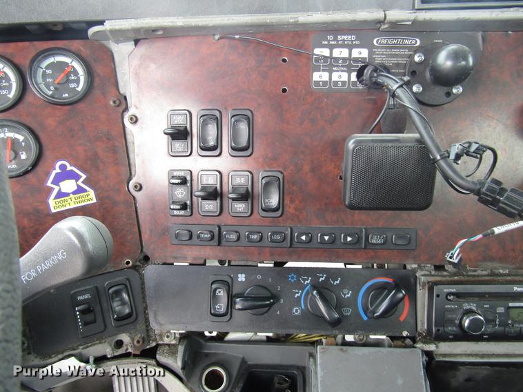 image for item DC4259 2002 Freightliner Century Class ST112 semi truck