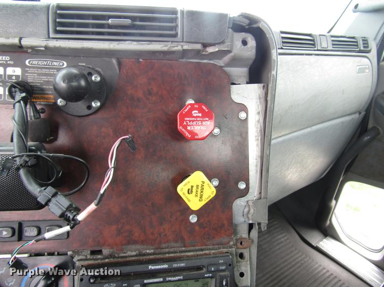 image for item DC4259 2002 Freightliner Century Class ST112 semi truck