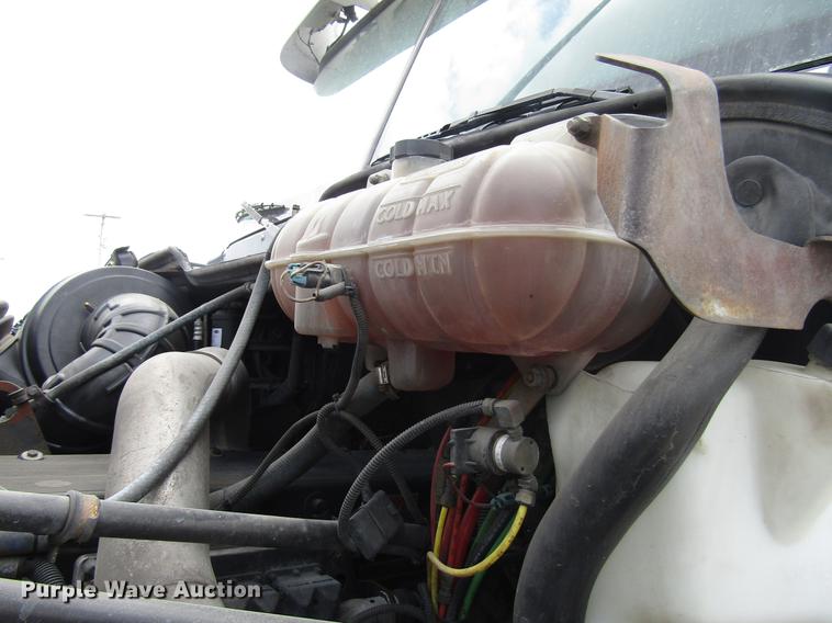 image for item DC4259 2002 Freightliner Century Class ST112 semi truck