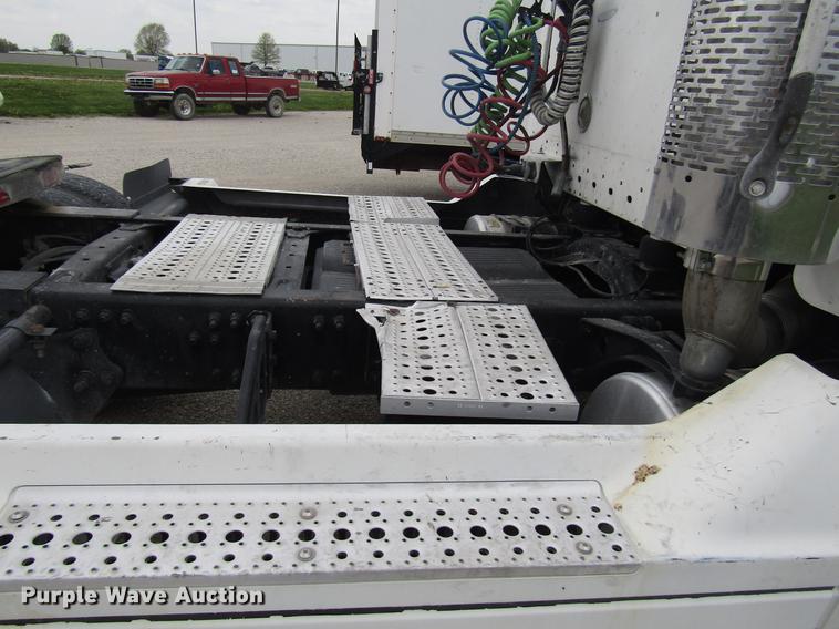 image for item DC4259 2002 Freightliner Century Class ST112 semi truck