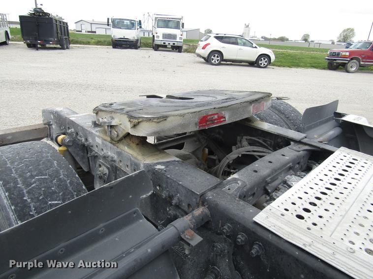 image for item DC4259 2002 Freightliner Century Class ST112 semi truck