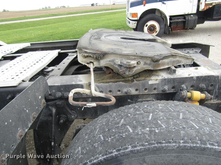 image for item DC4259 2002 Freightliner Century Class ST112 semi truck