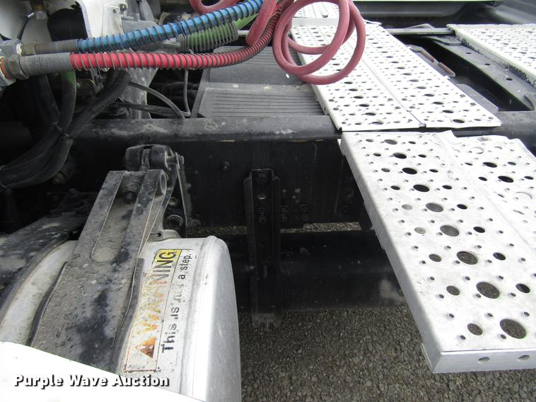 image for item DC4259 2002 Freightliner Century Class ST112 semi truck