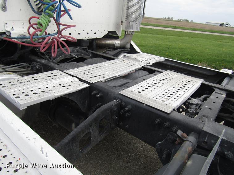 image for item DC4259 2002 Freightliner Century Class ST112 semi truck