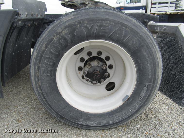 image for item DC4259 2002 Freightliner Century Class ST112 semi truck