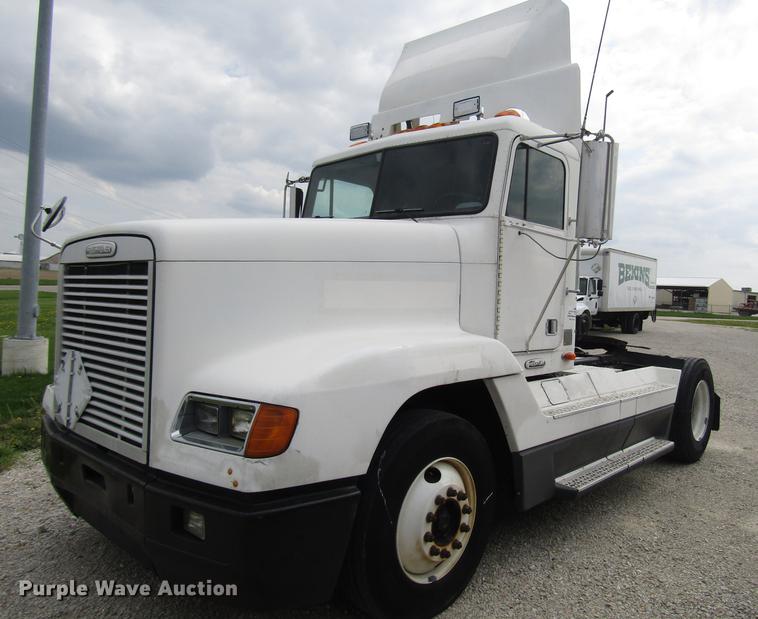 image for item DC4261 1998 Freightliner FLD120 semi truck