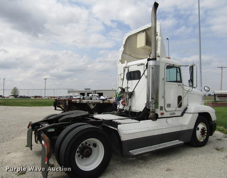 image for item DC4261 1998 Freightliner FLD120 semi truck