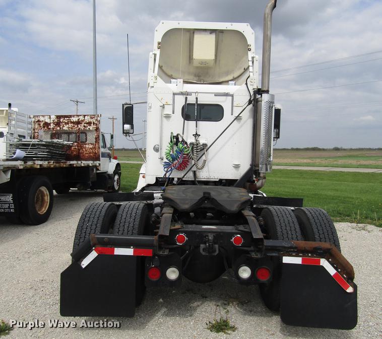 image for item DC4261 1998 Freightliner FLD120 semi truck