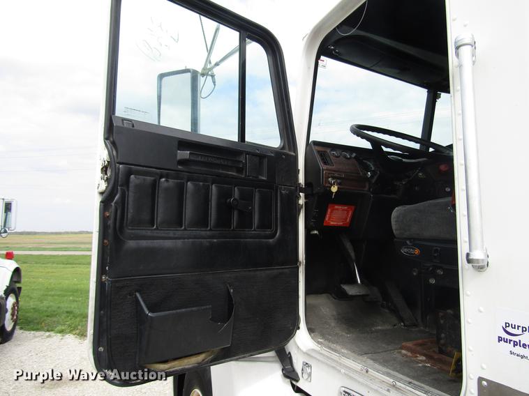 image for item DC4261 1998 Freightliner FLD120 semi truck