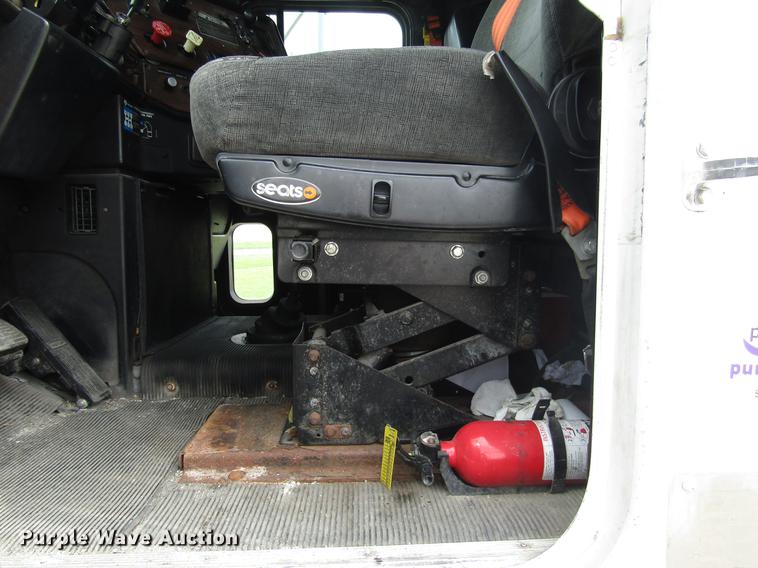 image for item DC4261 1998 Freightliner FLD120 semi truck