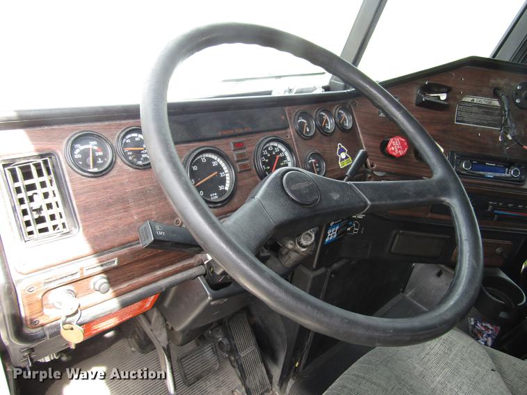 image for item DC4261 1998 Freightliner FLD120 semi truck