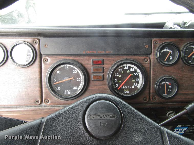 image for item DC4261 1998 Freightliner FLD120 semi truck