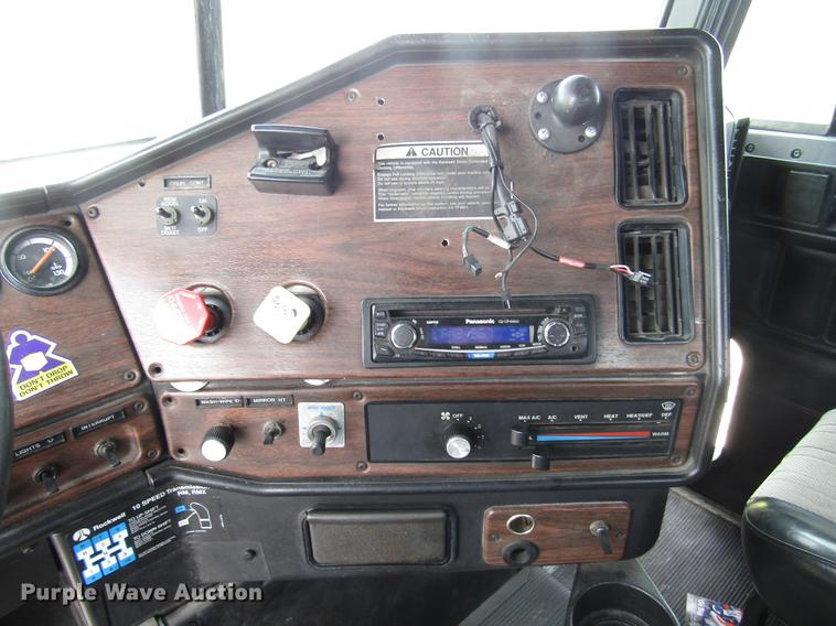 image for item DC4261 1998 Freightliner FLD120 semi truck