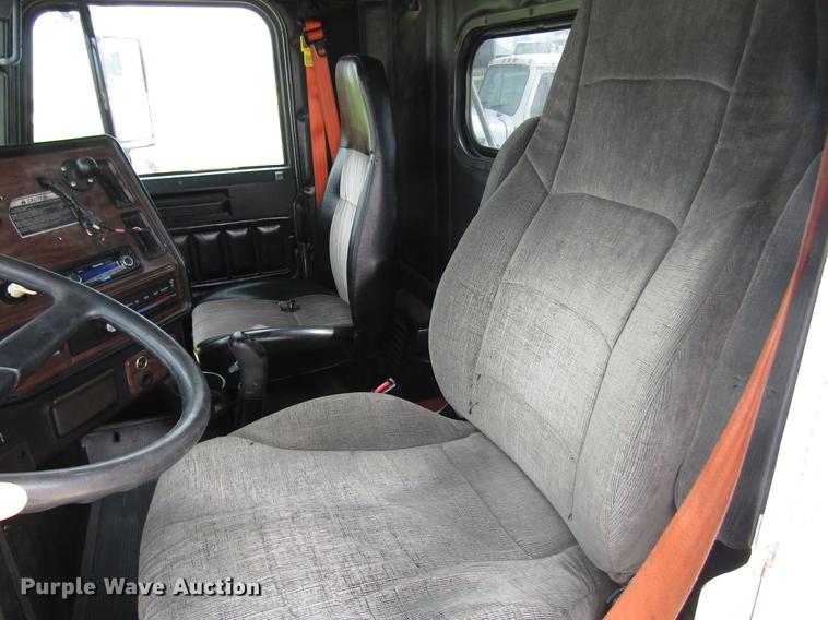 image for item DC4261 1998 Freightliner FLD120 semi truck