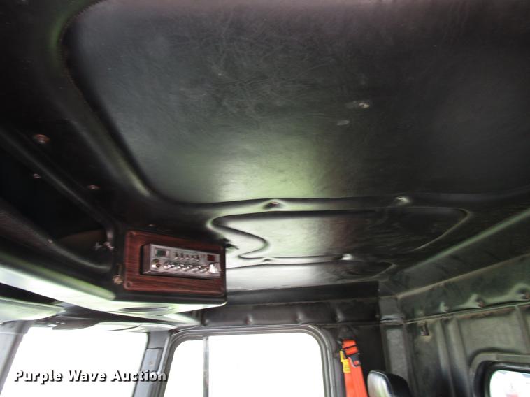 image for item DC4261 1998 Freightliner FLD120 semi truck