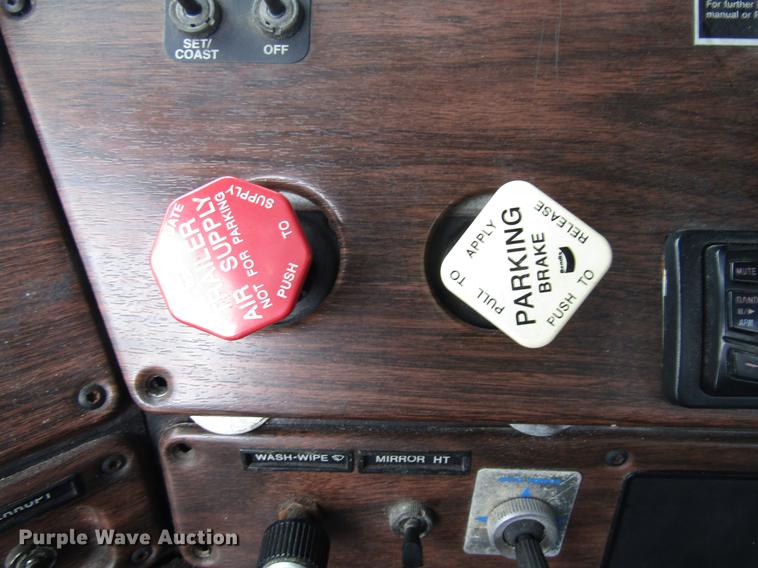 image for item DC4261 1998 Freightliner FLD120 semi truck