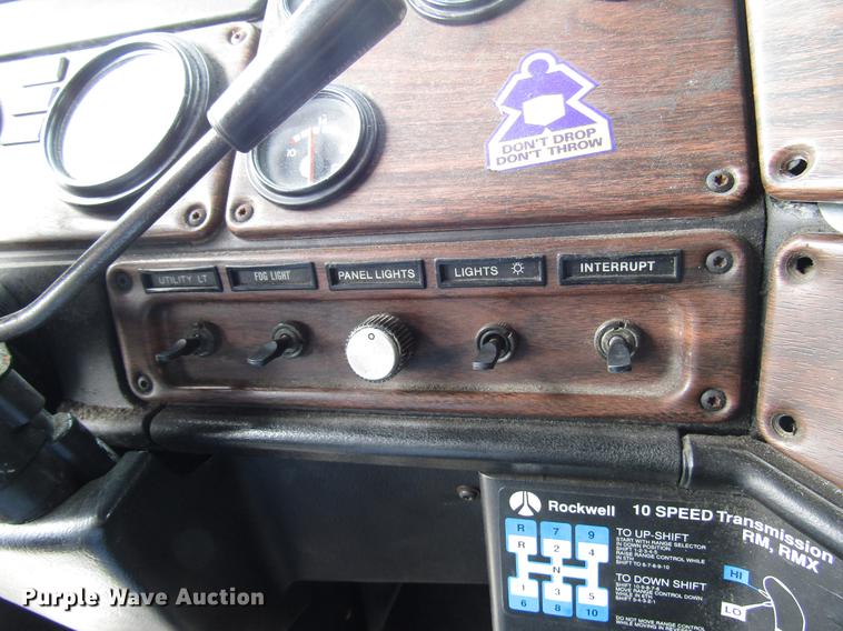 image for item DC4261 1998 Freightliner FLD120 semi truck