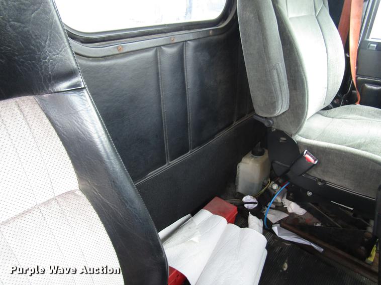 image for item DC4261 1998 Freightliner FLD120 semi truck