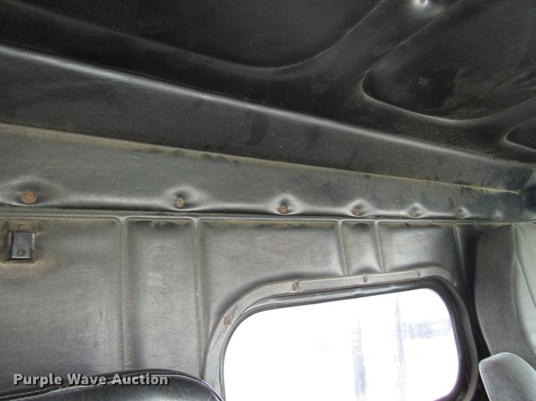 image for item DC4261 1998 Freightliner FLD120 semi truck